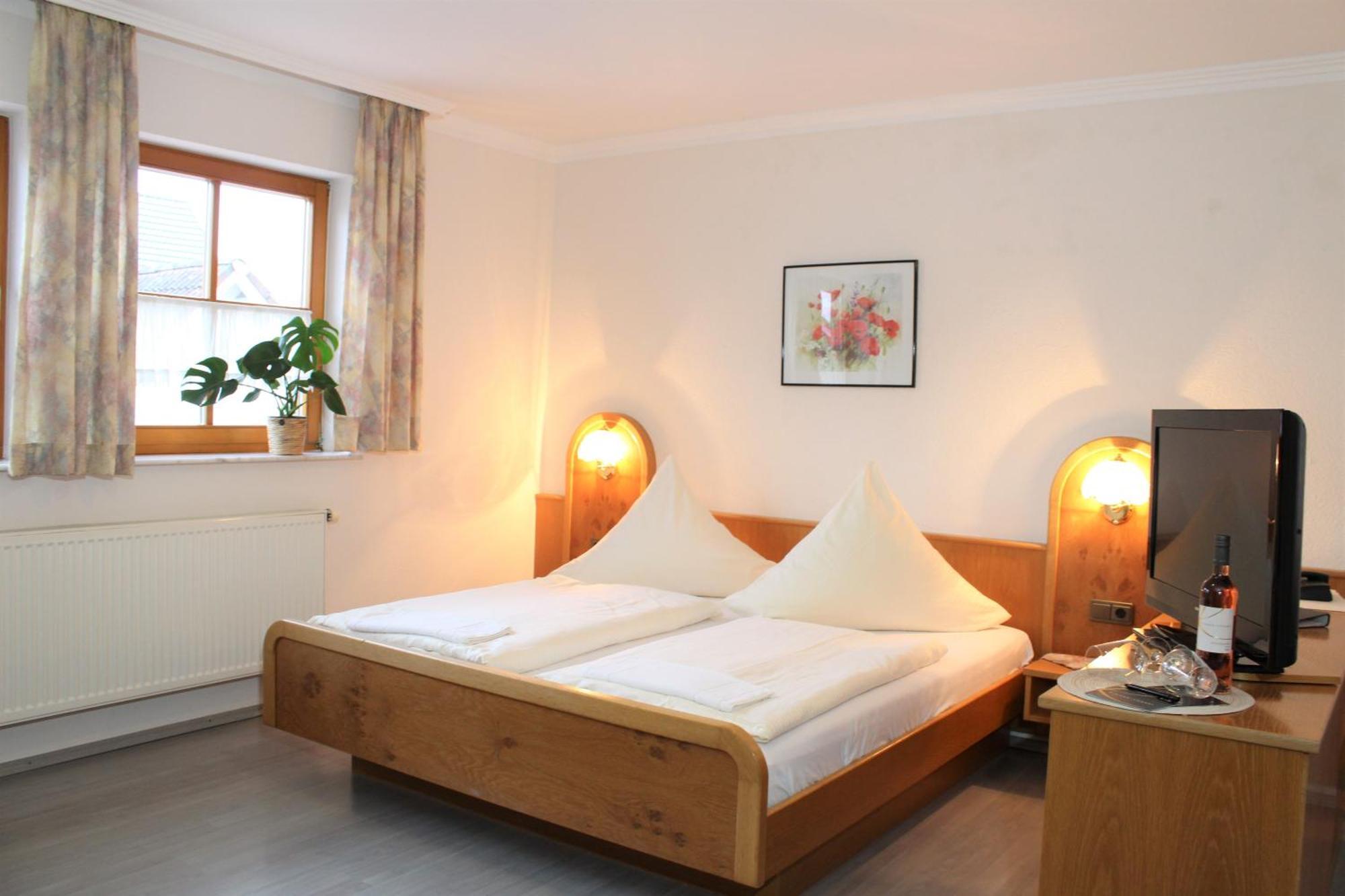 Winzerhotel Kinges-Kessel Morstadt Екстер'єр фото