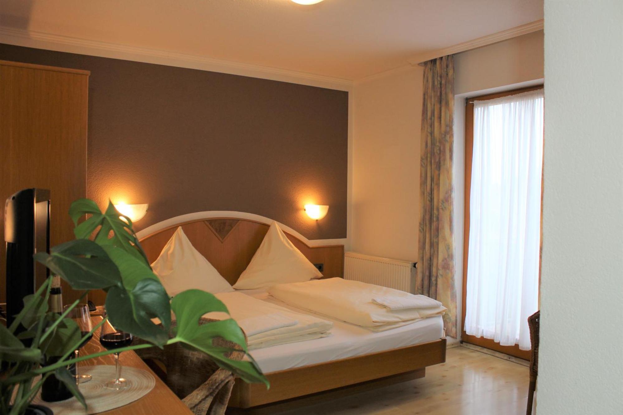 Winzerhotel Kinges-Kessel Morstadt Екстер'єр фото