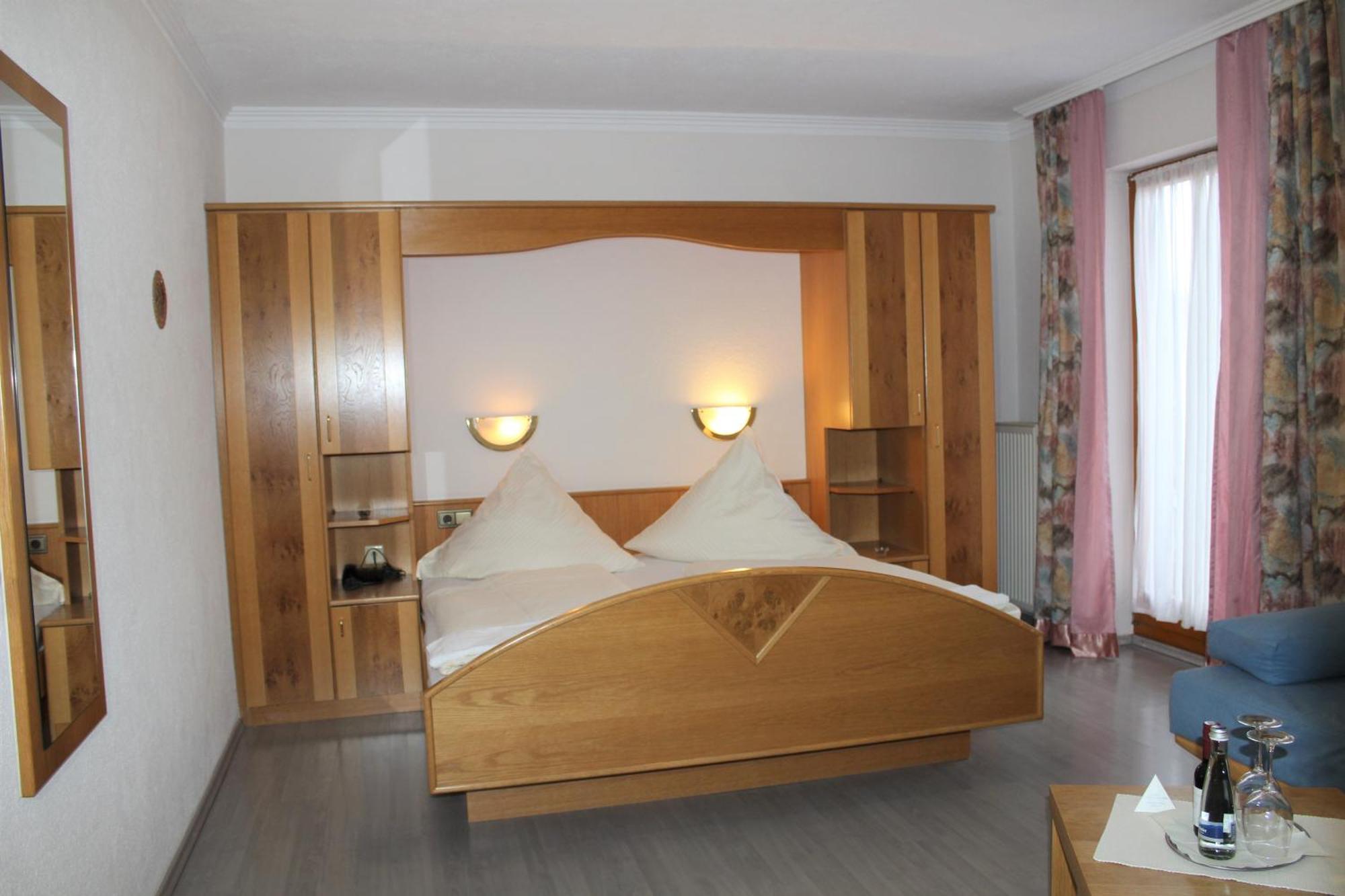 Winzerhotel Kinges-Kessel Morstadt Екстер'єр фото