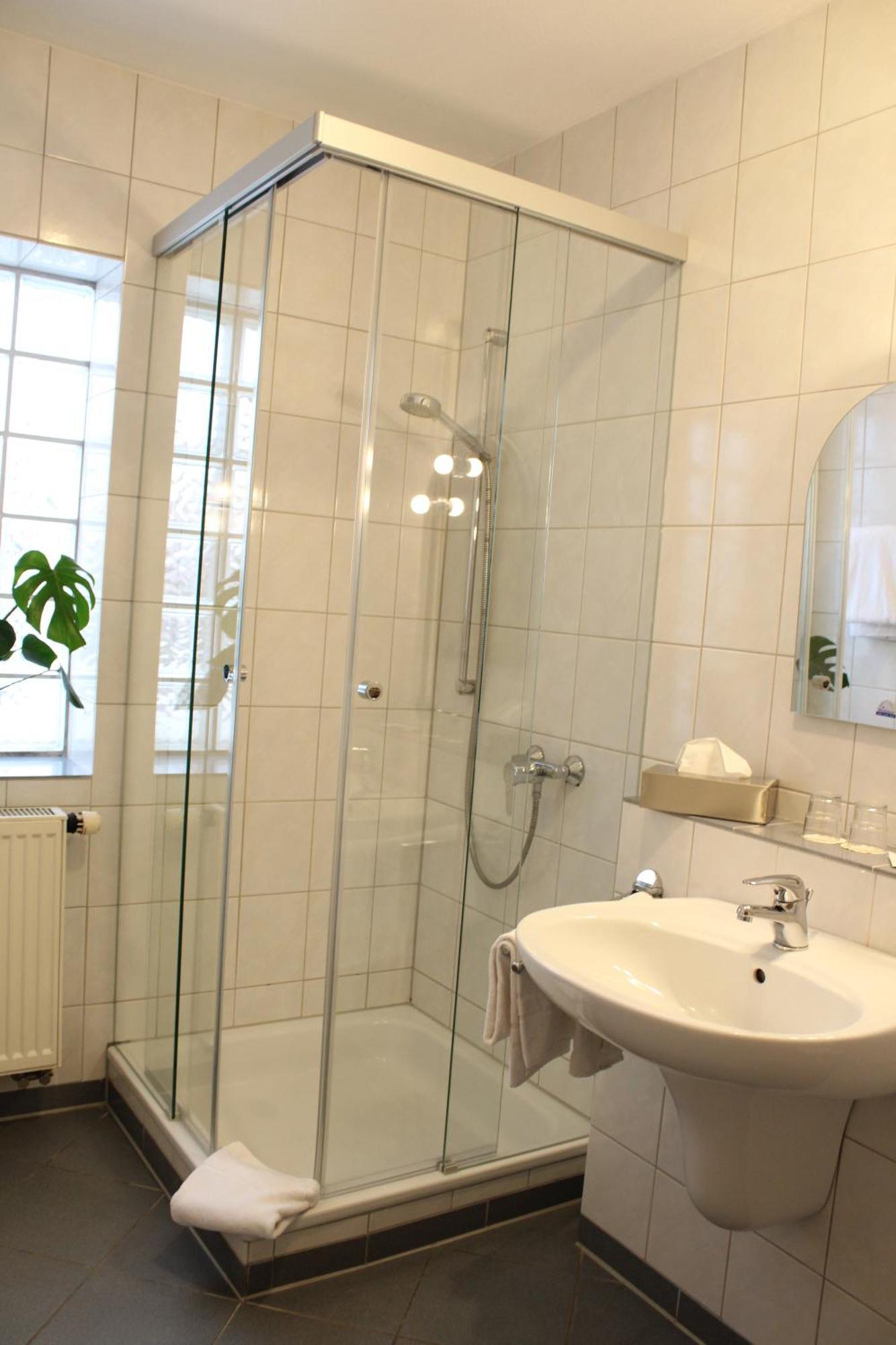Winzerhotel Kinges-Kessel Morstadt Екстер'єр фото