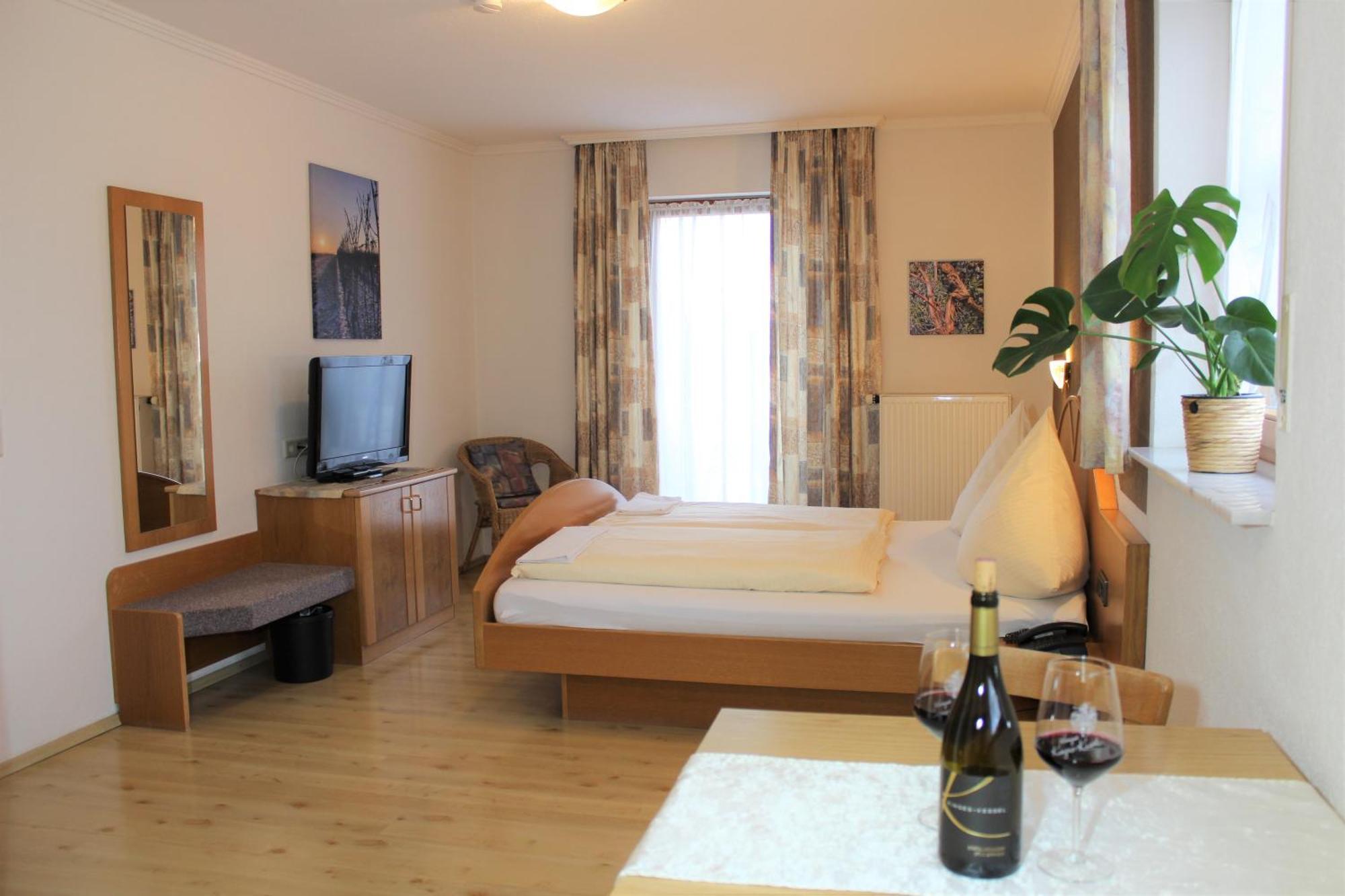 Winzerhotel Kinges-Kessel Morstadt Екстер'єр фото
